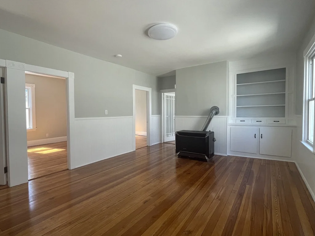 3 bed, 1 bath apartment for rent at 48 Woodlawn St Unit 2, New Bedford — photo 11 of 17