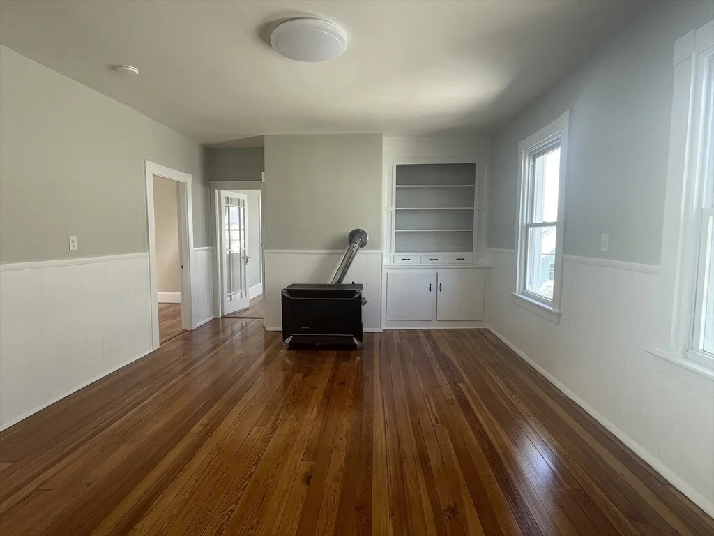 3 bed, 1 bath apartment for rent at 48 Woodlawn St Unit 2, New Bedford — photo 10 of 17