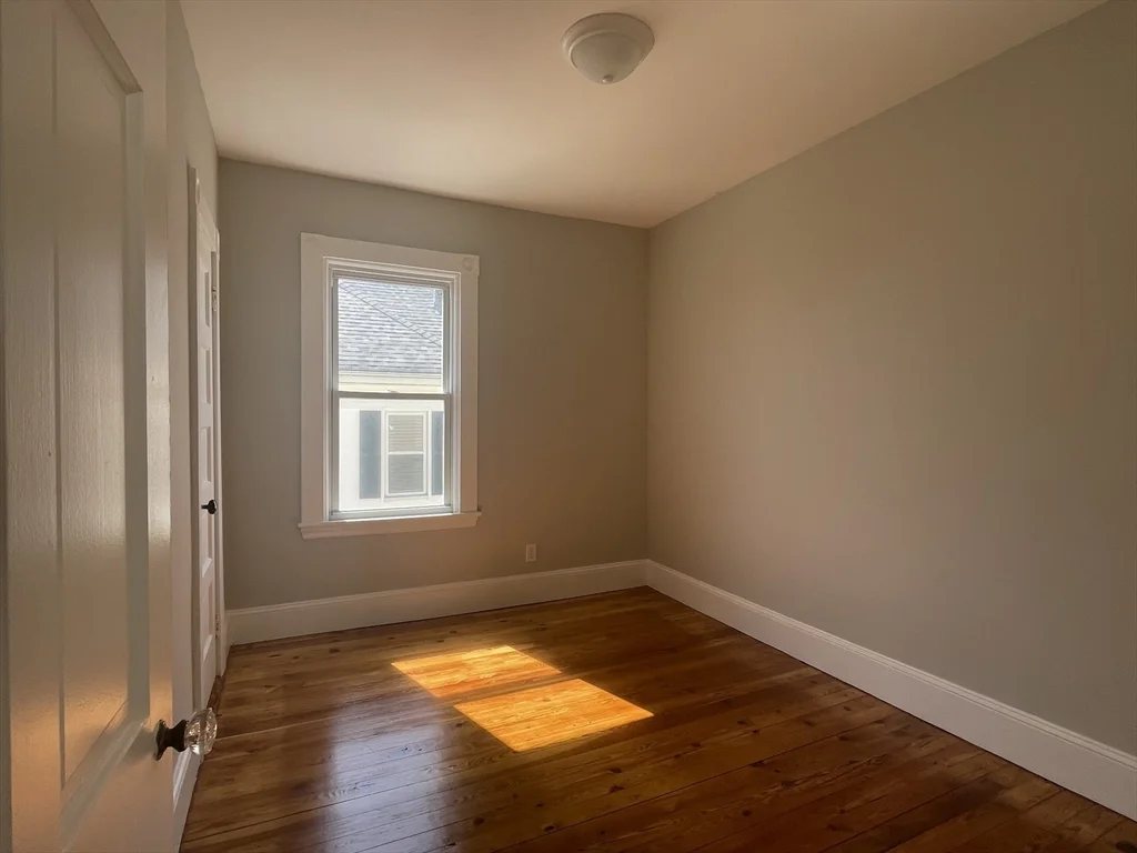 3 bed, 1 bath apartment for rent at 48 Woodlawn St Unit 2, New Bedford — photo 13 of 17