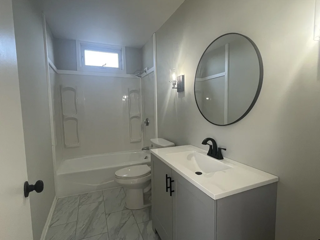3 bed, 1 bath apartment for rent at 48 Woodlawn St Unit 2, New Bedford — photo 4 of 17