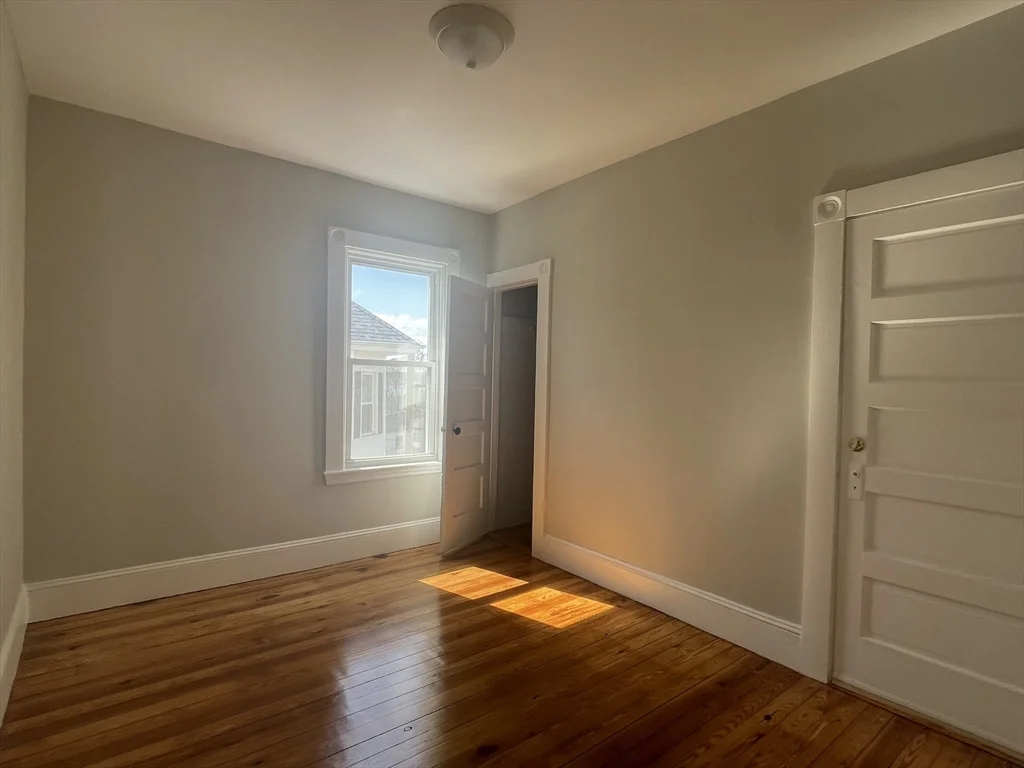 3 bed, 1 bath apartment for rent at 48 Woodlawn St Unit 2, New Bedford — photo 15 of 17