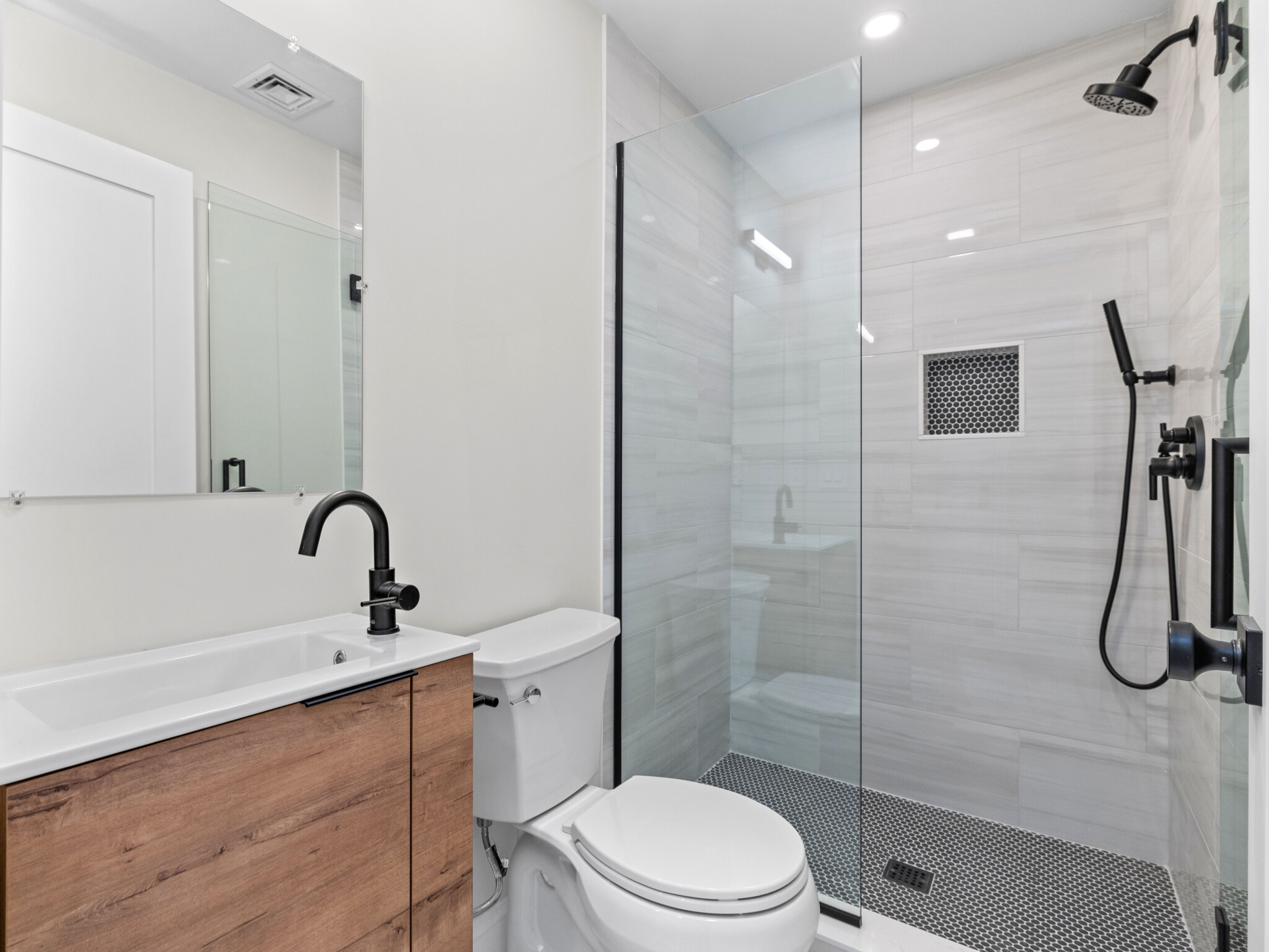 4 bed, 2 bath apartment for rent at 48 Woodward St Unit 2, South Boston — photo 7 of 19