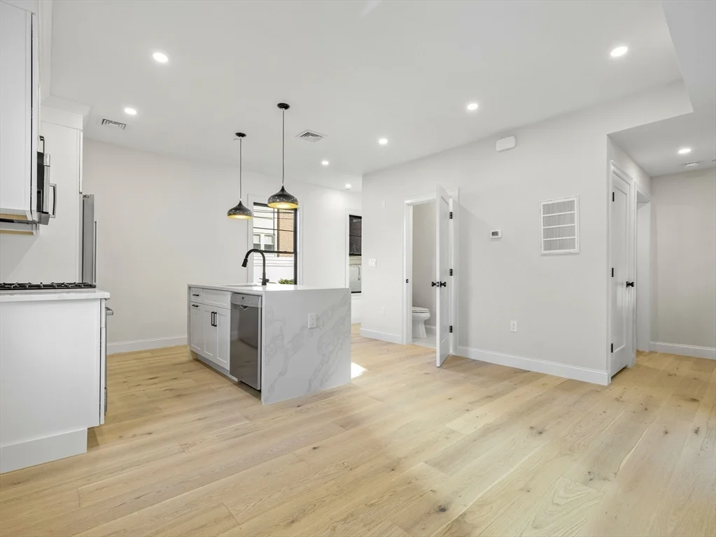 5 bed, 2.5 bath apartment for rent at 48 Woodward St Unit R, South Boston — photo 6 of 31