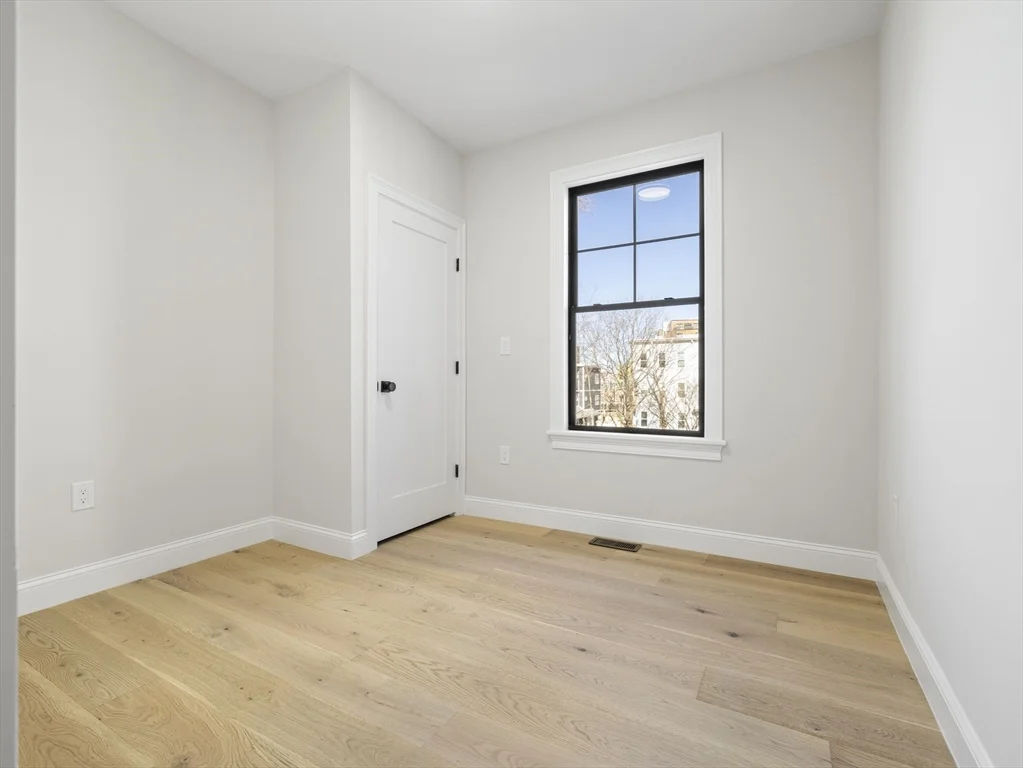 5 bed, 2.5 bath apartment for rent at 48 Woodward St Unit R, South Boston — photo 12 of 31