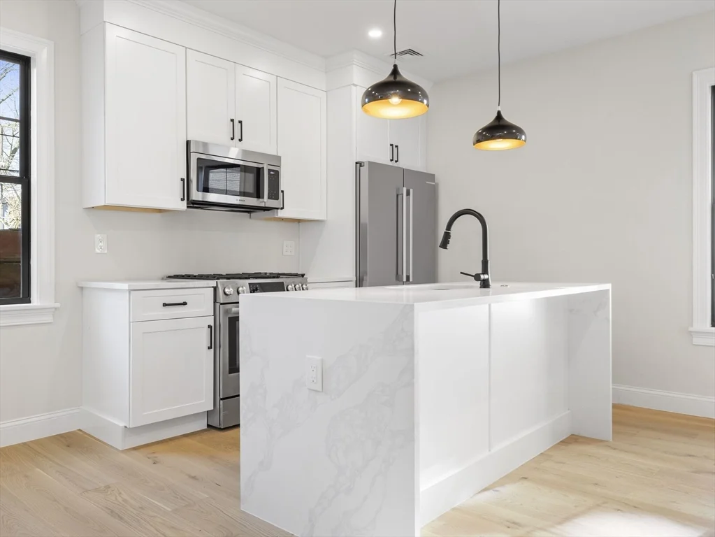 5 bed, 2.5 bath apartment for rent at 48 Woodward St Unit R, South Boston — photo 8 of 31