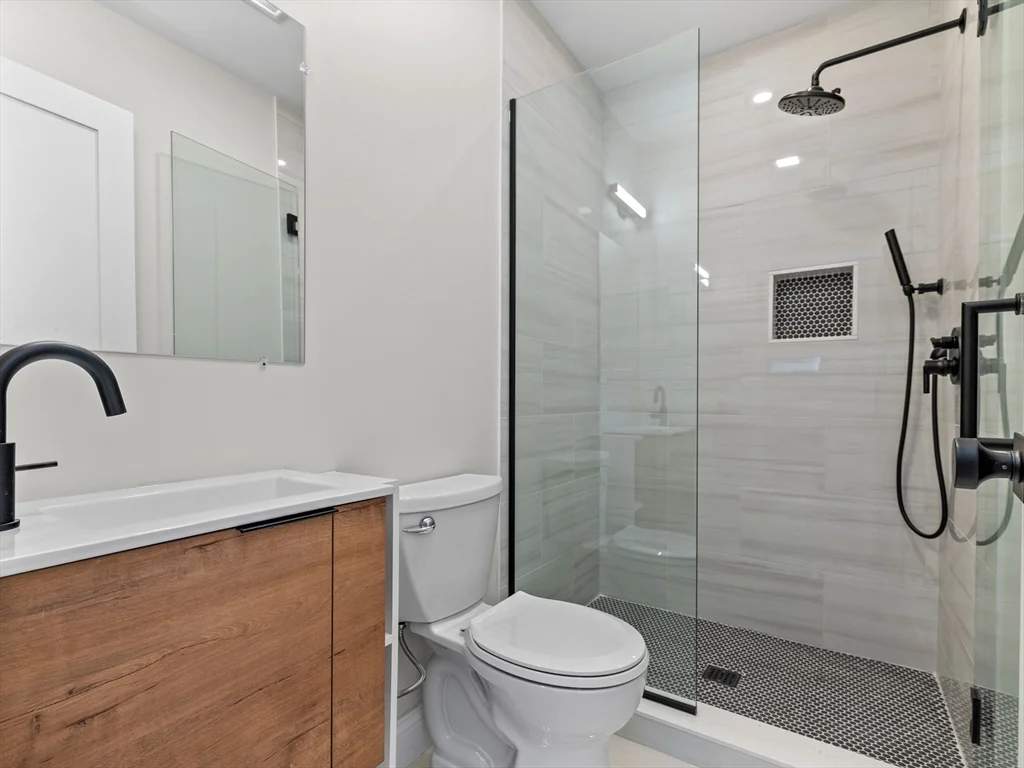 4 bed, 2 bath apartment for rent at 48 Woodward Unit 3, South Boston — photo 13 of 20
