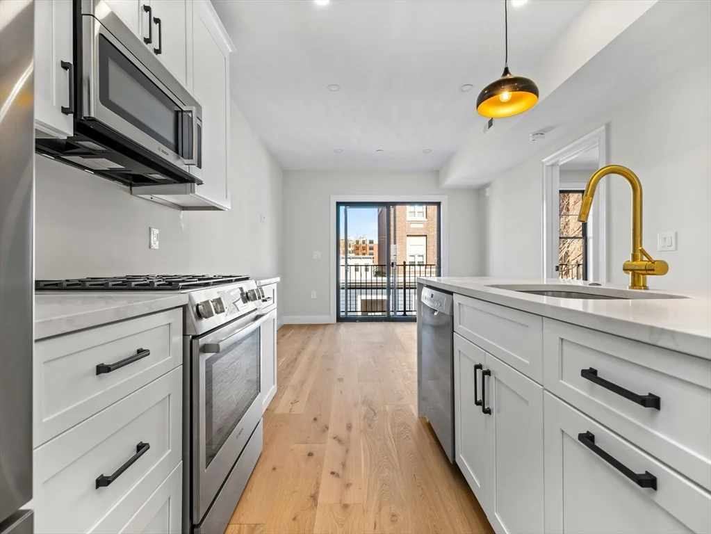 4 bed, 2 bath apartment for rent at 48 Woodward Unit 3, South Boston — photo 2 of 20