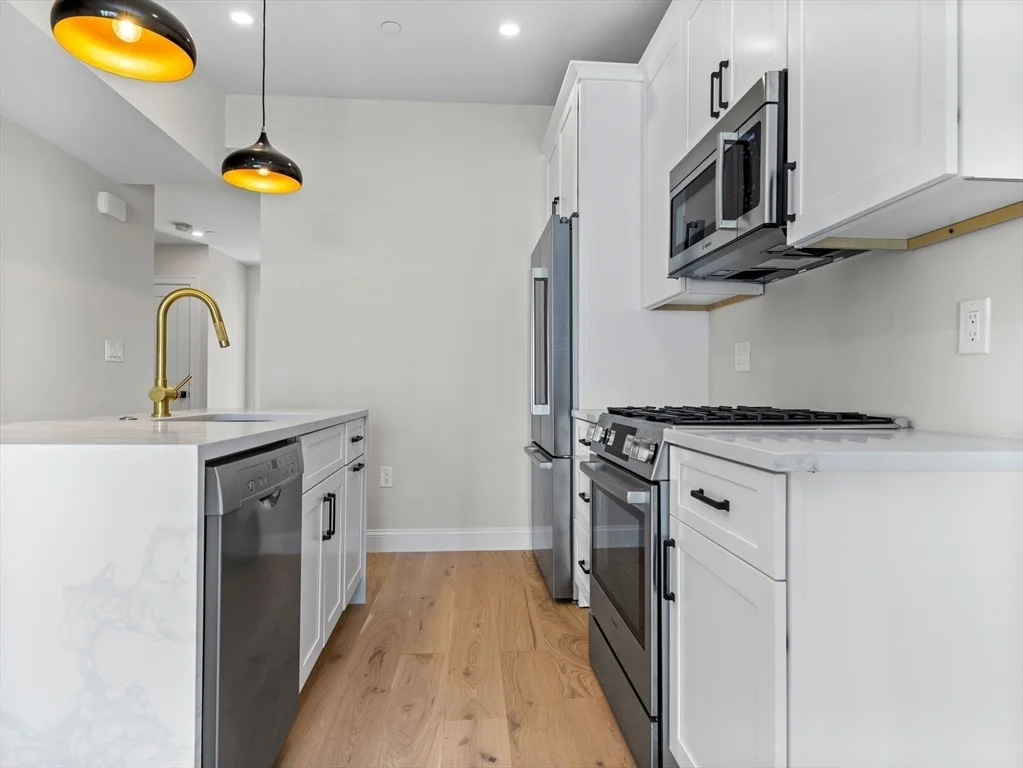 4 bed, 2 bath apartment for rent at 48 Woodward Unit 3, South Boston — photo 3 of 20
