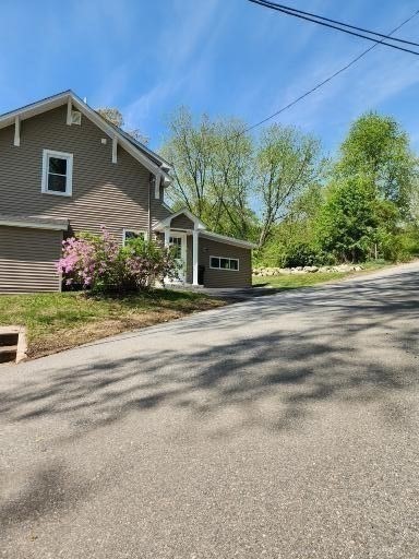 3 bed, 2 bath apartment for rent at 480 Amesbury Rd, Haverhill — photo 3 of 31