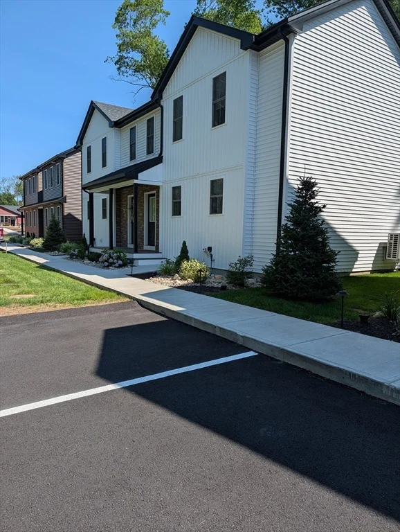 1 bed, 1 bath apartment for rent at 480 Wareham St Unit 12, Middleboro — photo 2 of 29