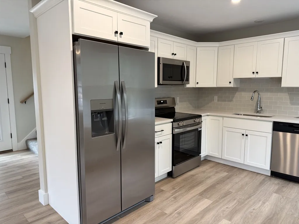 1 bed, 1 bath apartment for rent at 480 Wareham St Unit 14, Middleboro — photo 2 of 17