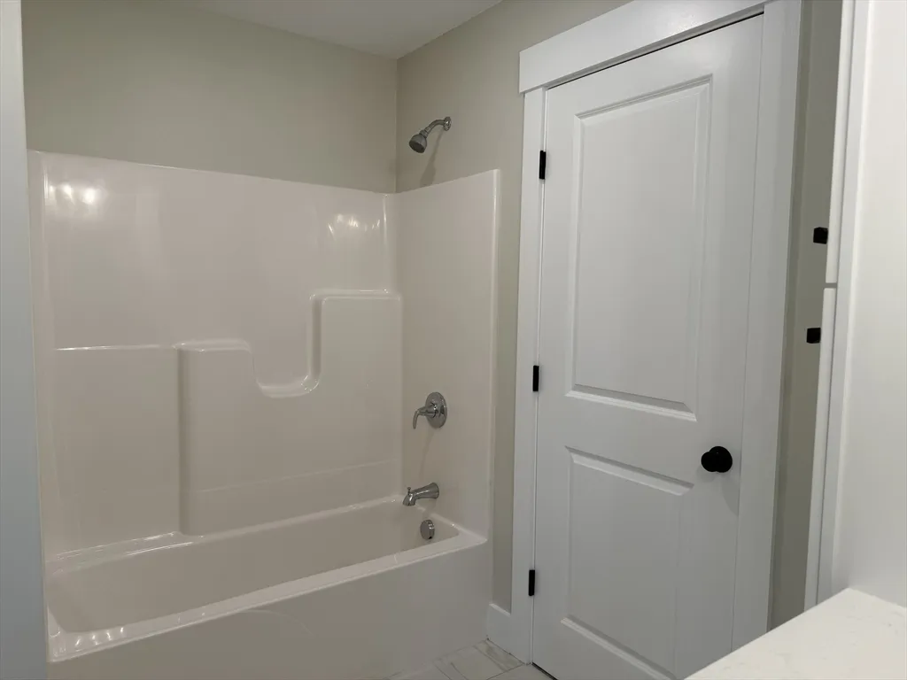 1 bed, 1 bath apartment for rent at 480 Wareham St Unit 14, Middleboro — photo 12 of 17