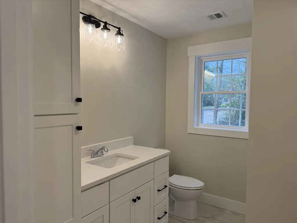 1 bed, 1 bath apartment for rent at 480 Wareham St Unit 14, Middleboro — photo 13 of 17