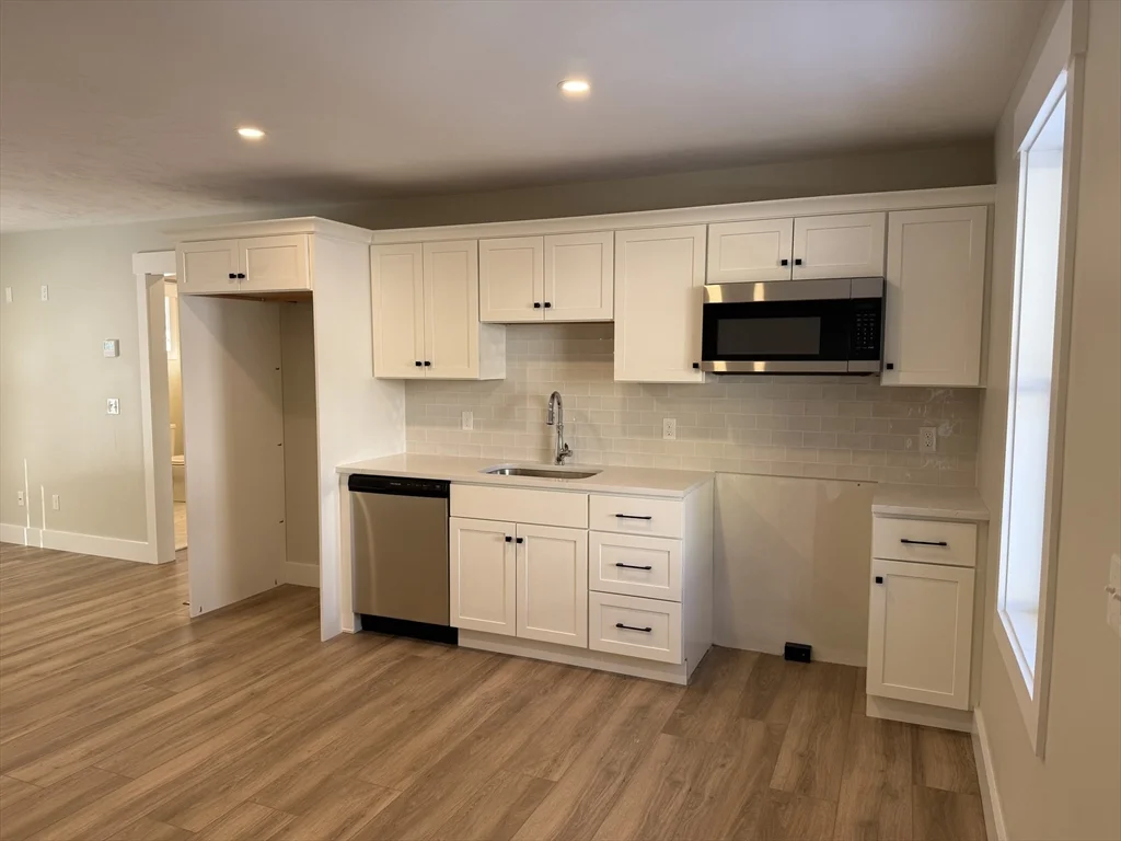 1 bed, 1 bath apartment for rent at 480 Wareham St Unit 29, Middleboro — photo 2 of 17