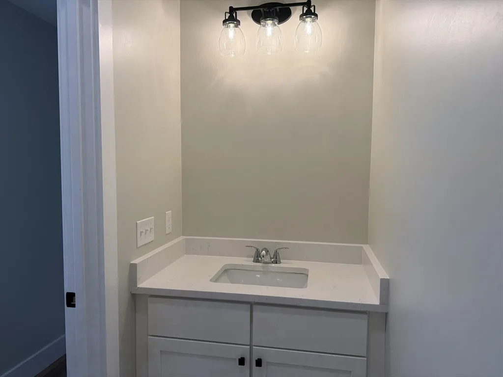 1 bed, 1 bath apartment for rent at 480 Wareham St Unit 6, Middleboro — photo 9 of 18