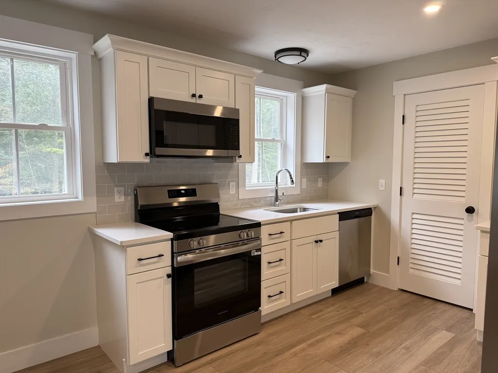 1 bed, 1 bath apartment for rent at 480 Wareham St Unit 6, Middleboro — photo 3 of 18
