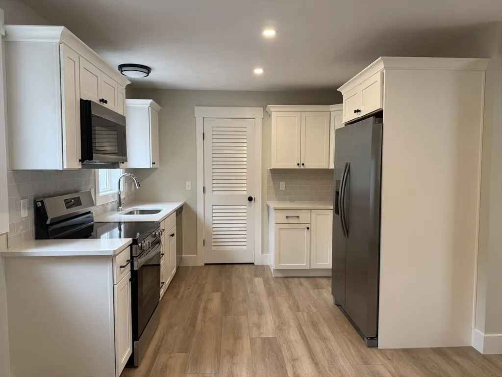1 bed, 1 bath apartment for rent at 480 Wareham St Unit 6, Middleboro — photo 2 of 18
