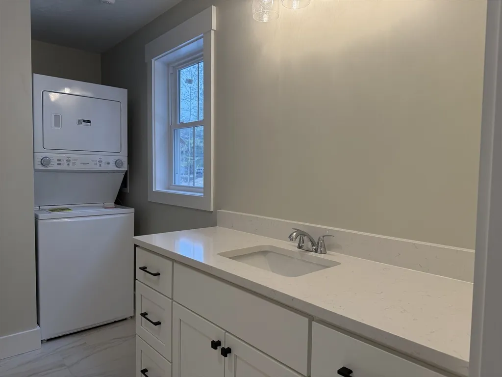 1 bed, 1 bath apartment for rent at 480 Wareham St Unit 6, Middleboro — photo 18 of 18