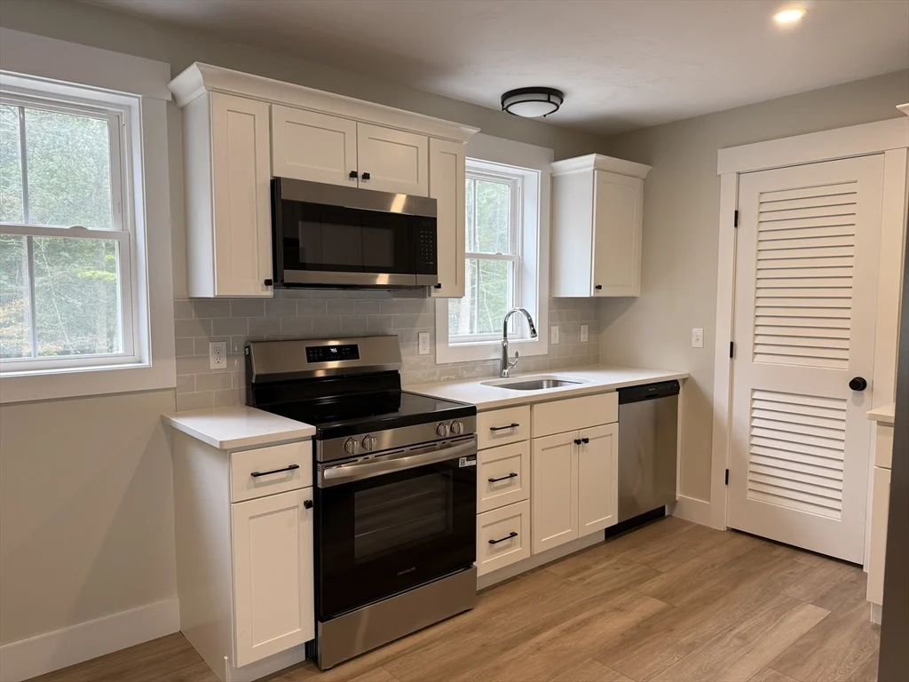 1 bed, 1 bath apartment for rent at 480 Wareham St Unit 8, Middleboro — photo 3 of 19