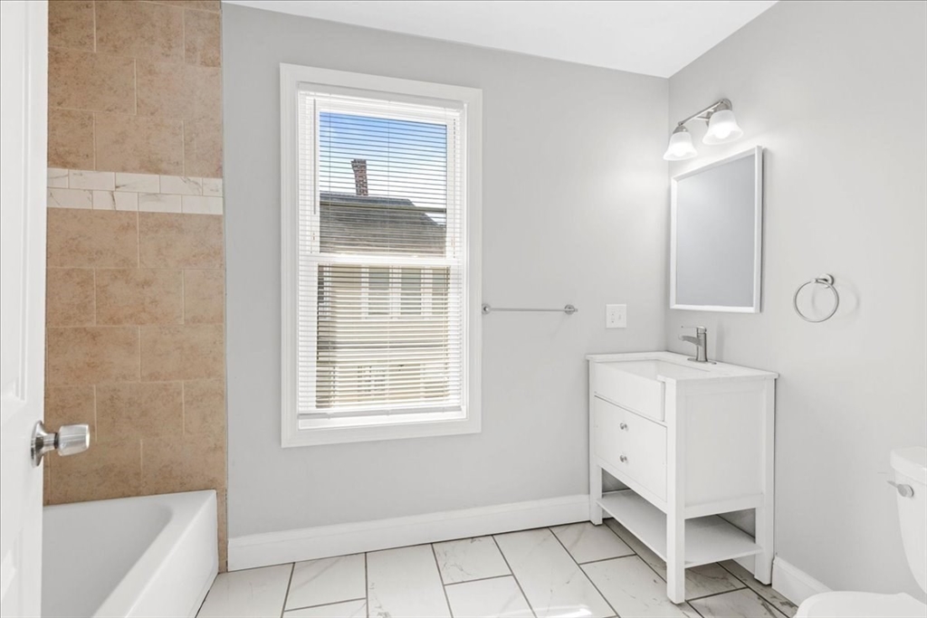 4 bed, 1 bath apartment for rent at 480 White St Unit 2, Springfield — photo 18 of 40