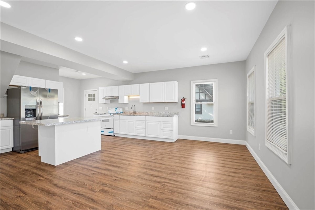 4 bed, 1 bath apartment for rent at 480 White St Unit 2, Springfield — photo 11 of 40