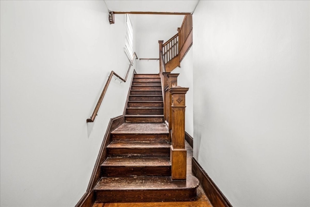 4 bed, 1 bath apartment for rent at 480 White St Unit 2, Springfield — photo 4 of 40