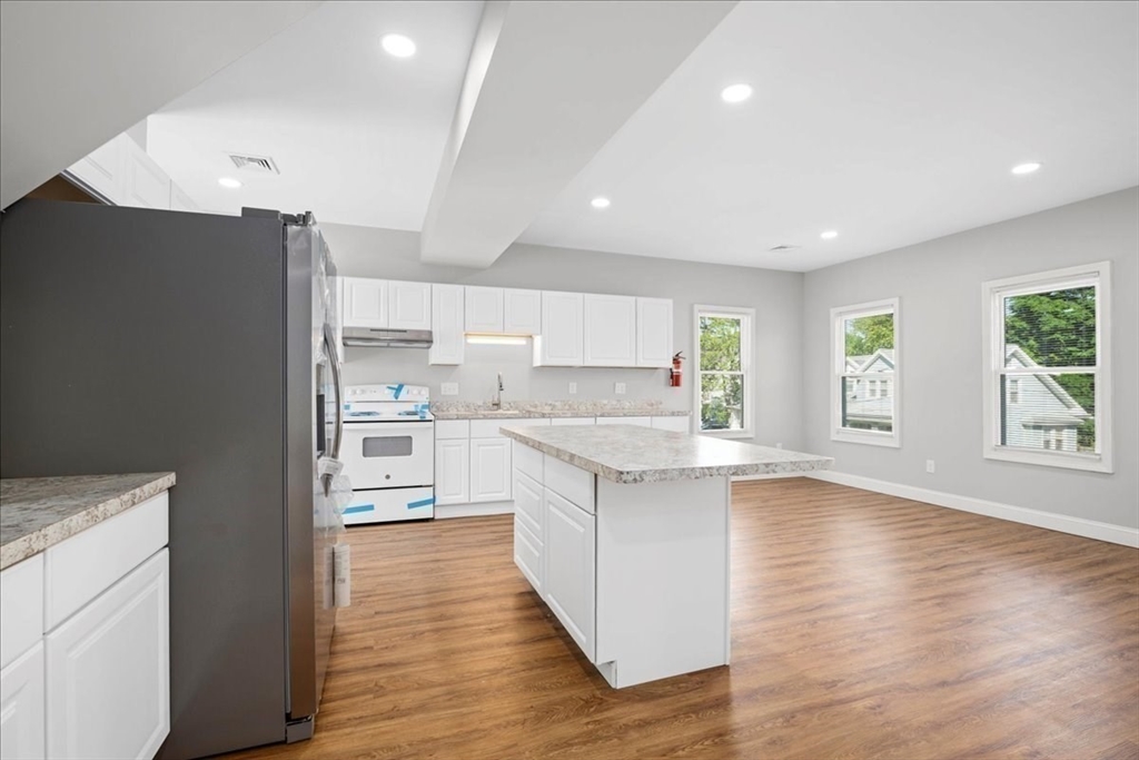 4 bed, 1 bath apartment for rent at 480 White St Unit 2, Springfield — photo 3 of 40