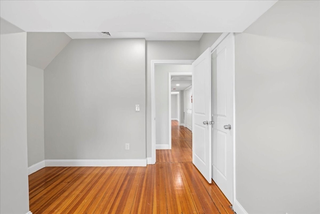 4 bed, 1 bath apartment for rent at 480 White St Unit 2, Springfield — photo 28 of 40