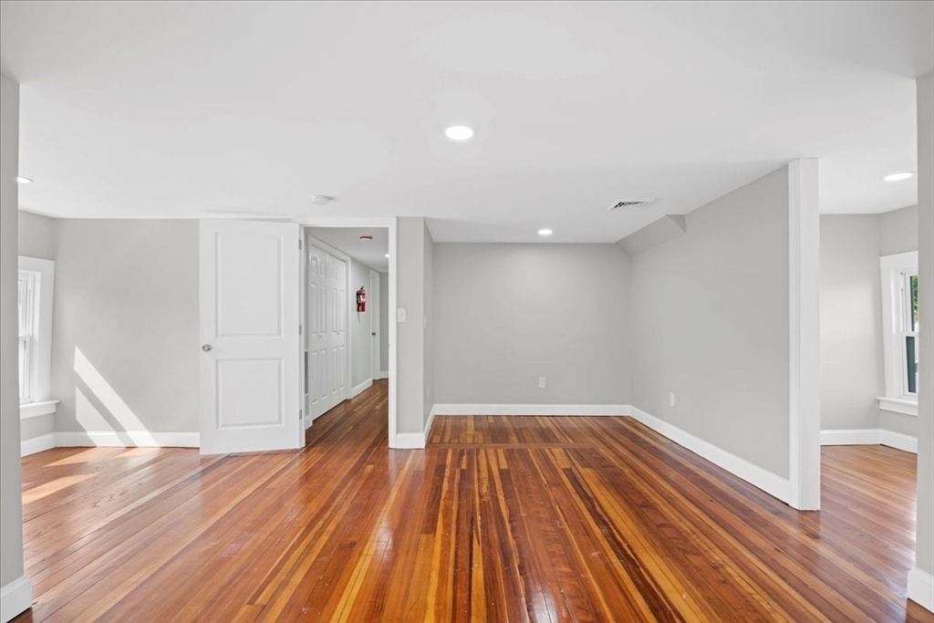 4 bed, 1 bath apartment for rent at 480 White St Unit 2, Springfield — photo 23 of 40