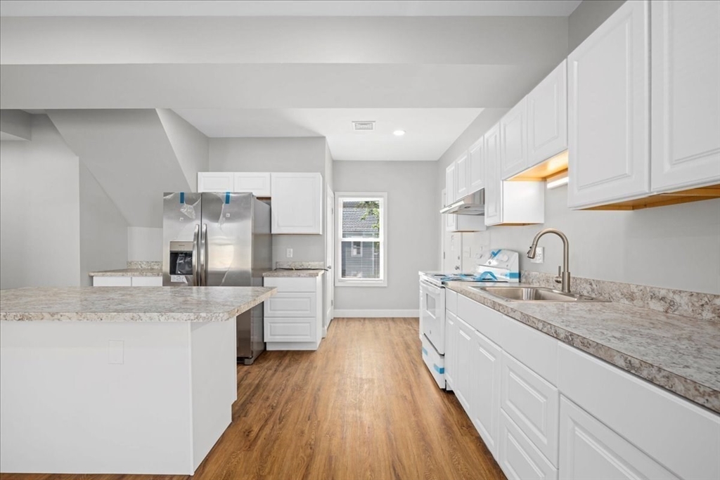 4 bed, 1 bath apartment for rent at 480 White St Unit 2, Springfield — photo 8 of 40