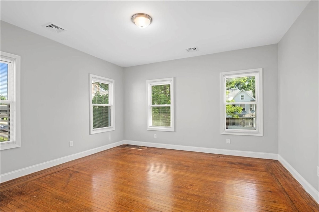 4 bed, 1 bath apartment for rent at 480 White St Unit 2, Springfield — photo 13 of 40