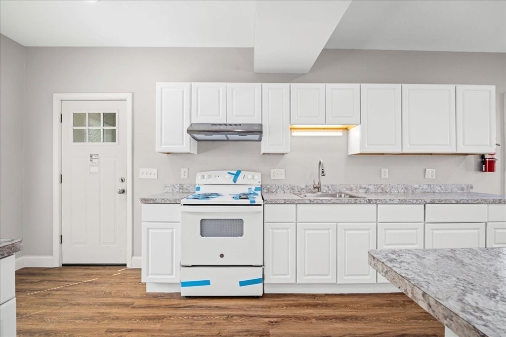 4 bed, 1 bath apartment for rent at 480 White St Unit 2, Springfield — photo 9 of 40