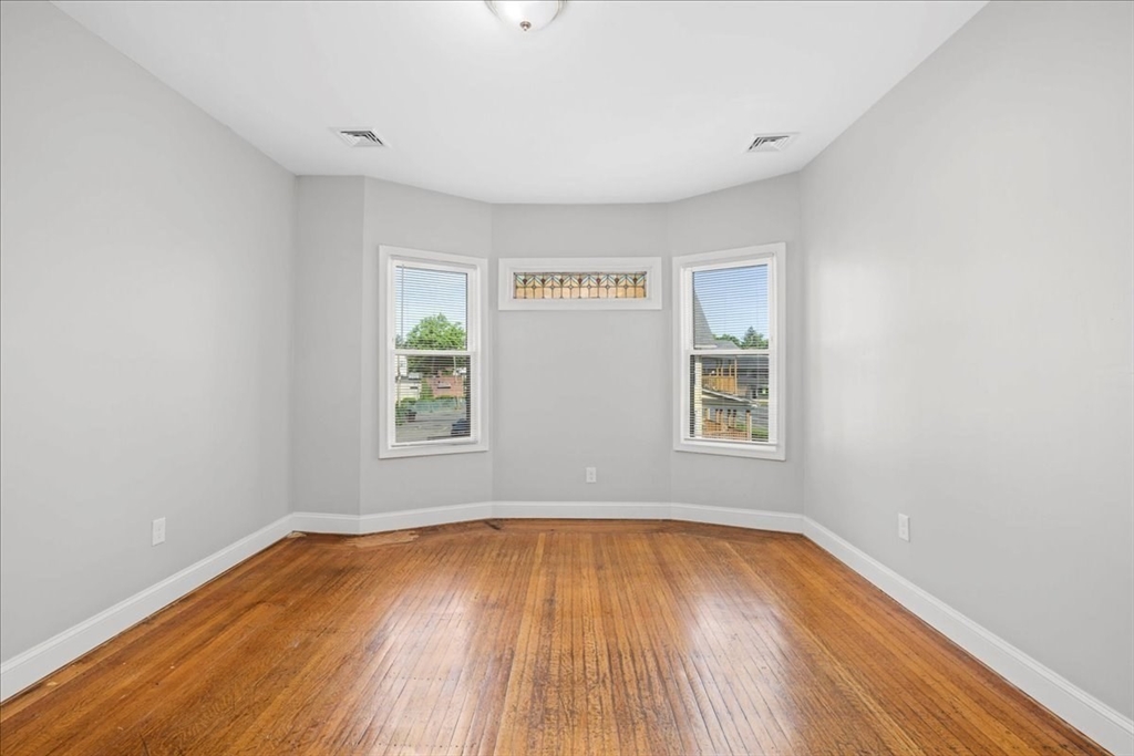4 bed, 1 bath apartment for rent at 480 White St Unit 2, Springfield — photo 15 of 40