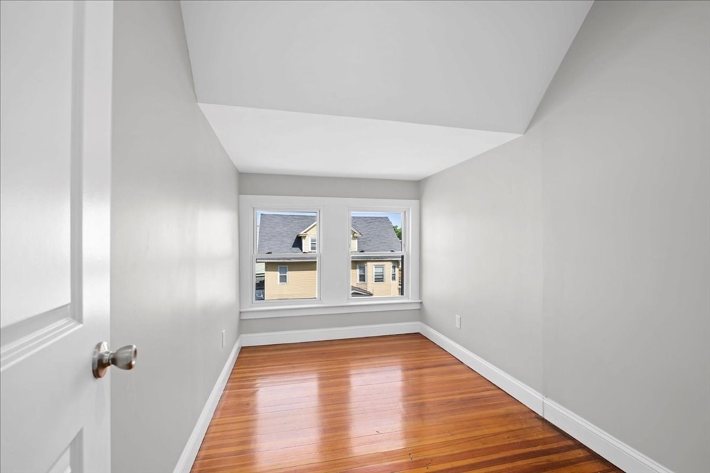 4 bed, 1 bath apartment for rent at 480 White St Unit 2, Springfield — photo 30 of 40