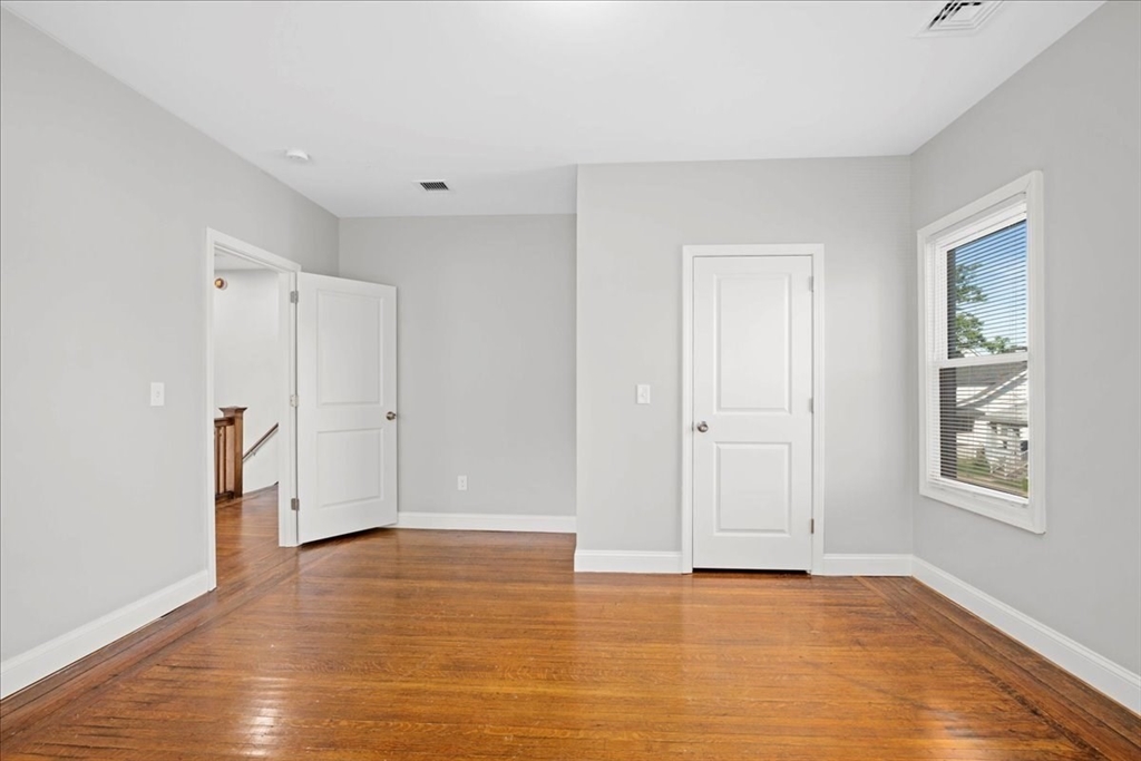 4 bed, 1 bath apartment for rent at 480 White St Unit 2, Springfield — photo 14 of 40
