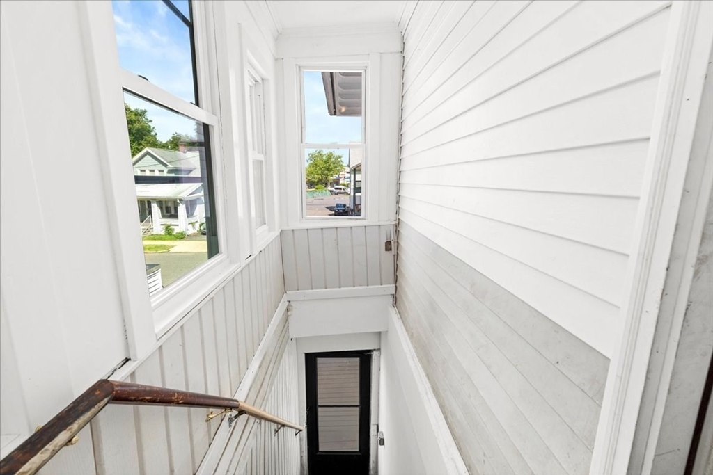 4 bed, 1 bath apartment for rent at 480 White St Unit 2, Springfield — photo 33 of 40