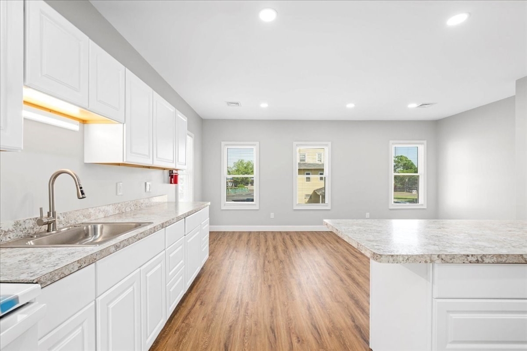 4 bed, 1 bath apartment for rent at 480 White St Unit 2, Springfield — photo 10 of 40