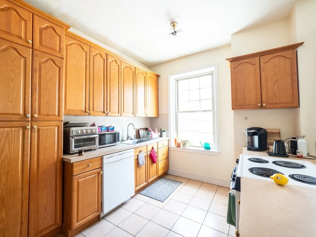 3 bed, 2 bath apartment for rent at 481 Boylston St Unit 1, Brookline Hills — photo 6 of 15