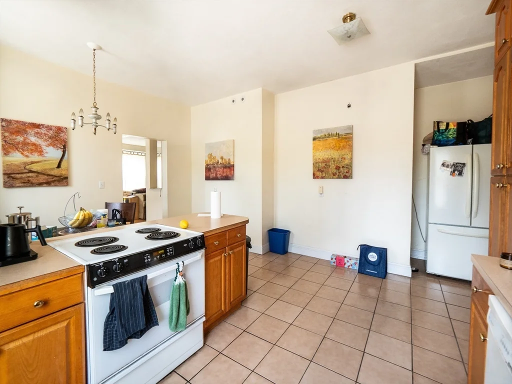 3 bed, 2 bath apartment for rent at 481 Boylston St Unit 1, Brookline Hills — photo 5 of 15