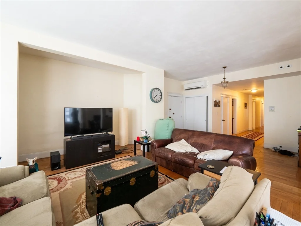 3 bed, 2 bath apartment for rent at 481 Boylston St Unit 1, Brookline Hills — photo 3 of 15