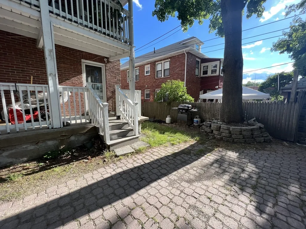 3 bed, 1 bath apartment for rent at 481 Washington St Unit 1, Brighton — photo 15 of 16