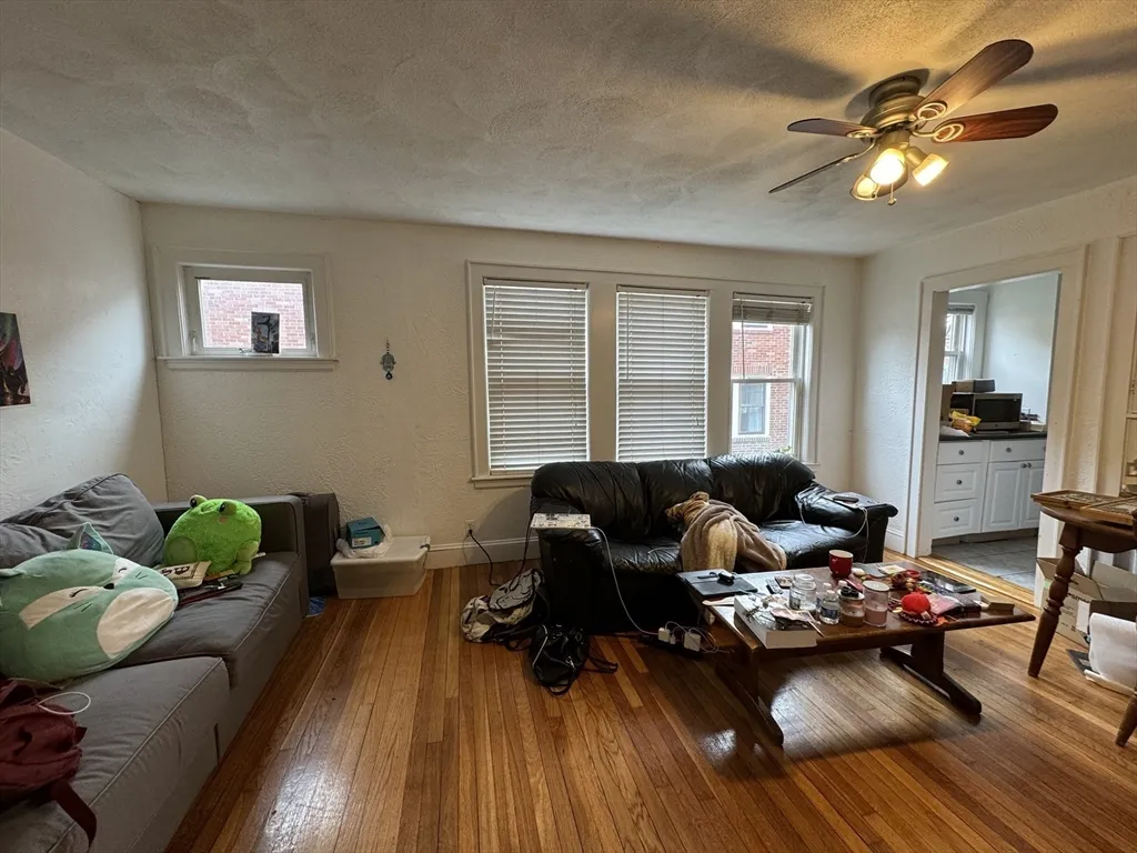 3 bed, 1 bath apartment for rent at 481 Washington St Unit 1, Brighton — photo 6 of 16