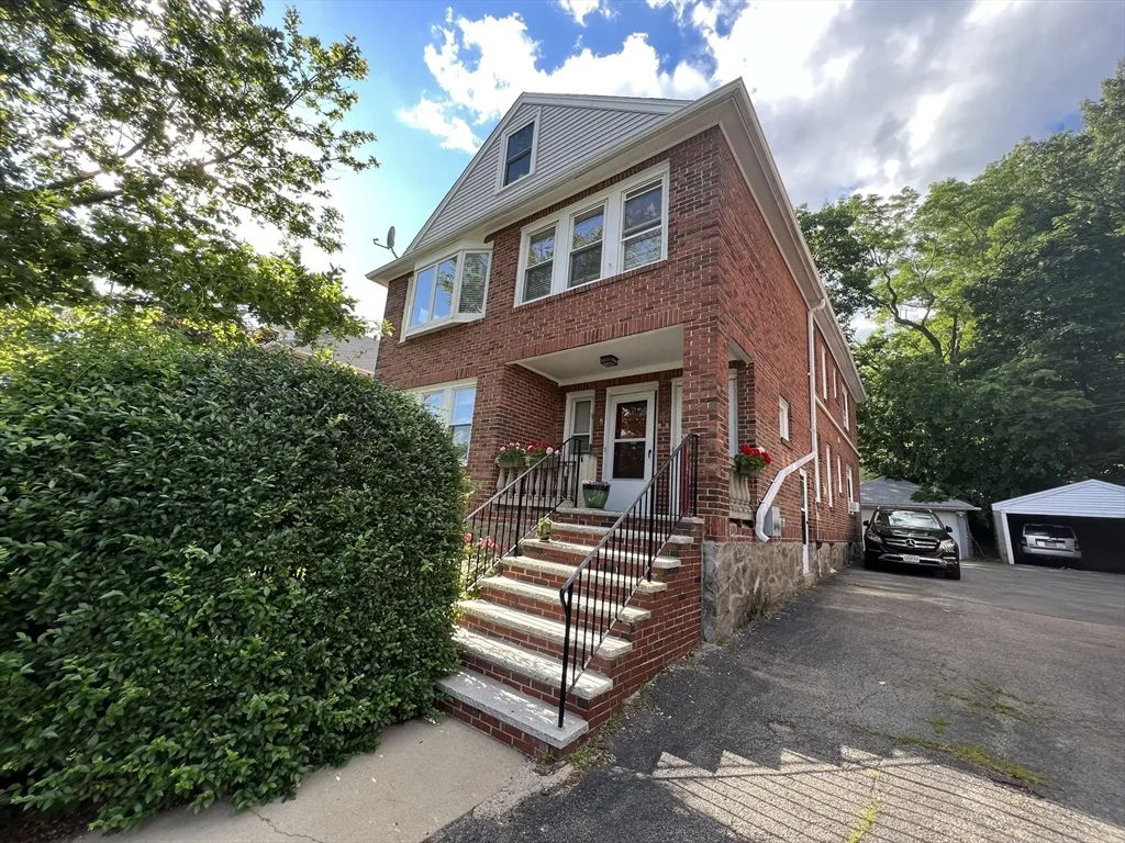 3 bed, 1 bath apartment for rent at 481 Washington St Unit 1, Brighton — photo 1 of 16