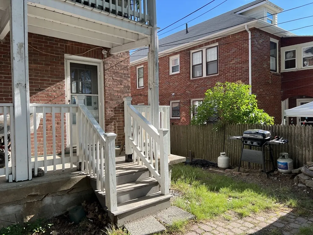 3 bed, 1 bath apartment for rent at 481 Washington St Unit 1, Brighton — photo 14 of 16