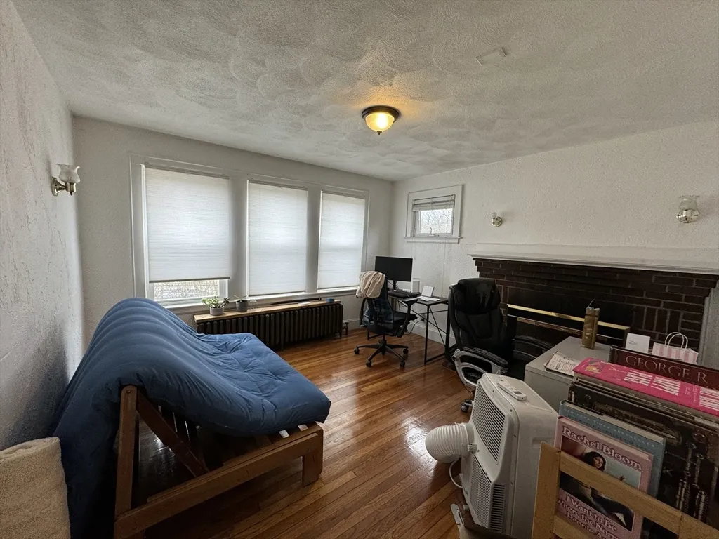 3 bed, 1 bath apartment for rent at 481 Washington St Unit 1, Brighton — photo 4 of 16