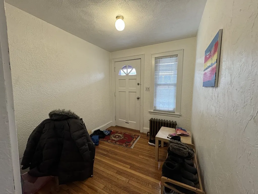 3 bed, 1 bath apartment for rent at 481 Washington St Unit 1, Brighton — photo 3 of 16