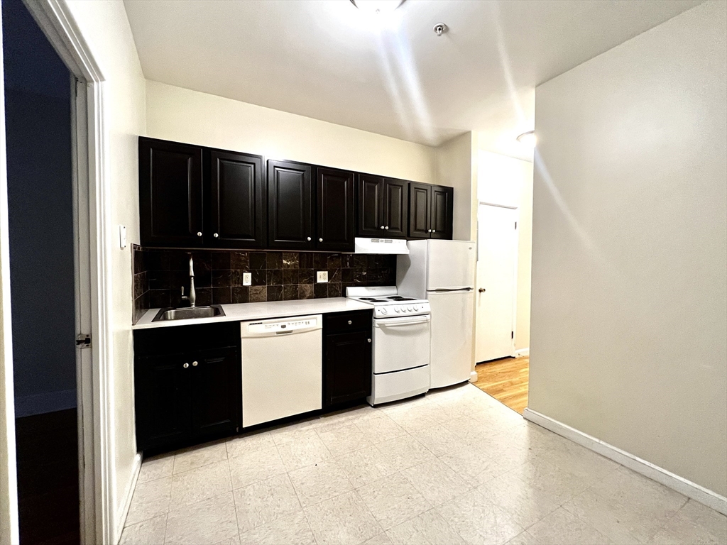 1 bed, 1 bath apartment for rent at 483 Beacon St Unit 27, Back Bay — photo 2 of 12