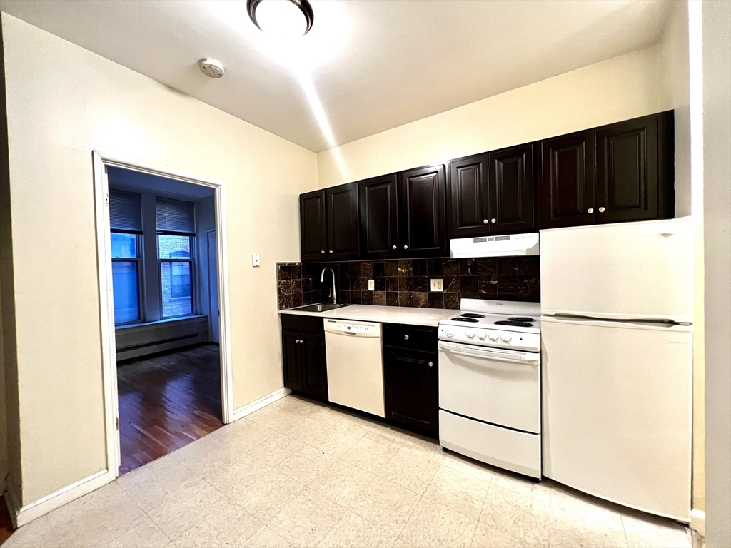 1 bed, 1 bath apartment for rent at 483 Beacon St Unit 27, Back Bay — photo 1 of 12