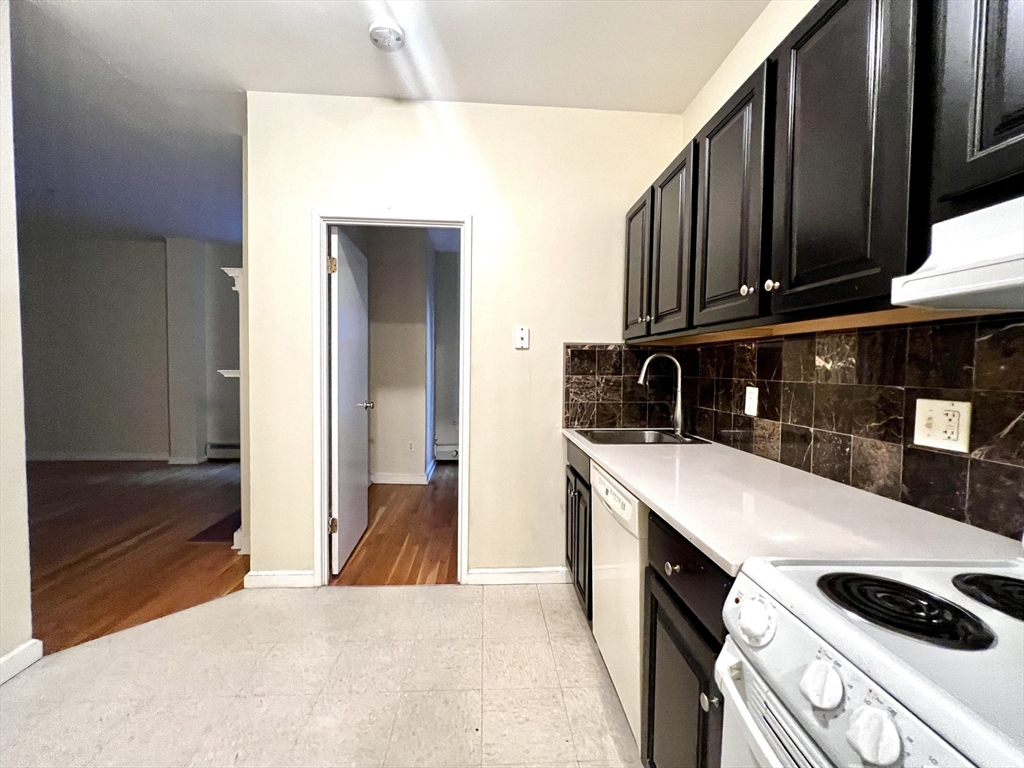 1 bed, 1 bath apartment for rent at 483 Beacon St Unit 27, Back Bay — photo 3 of 12