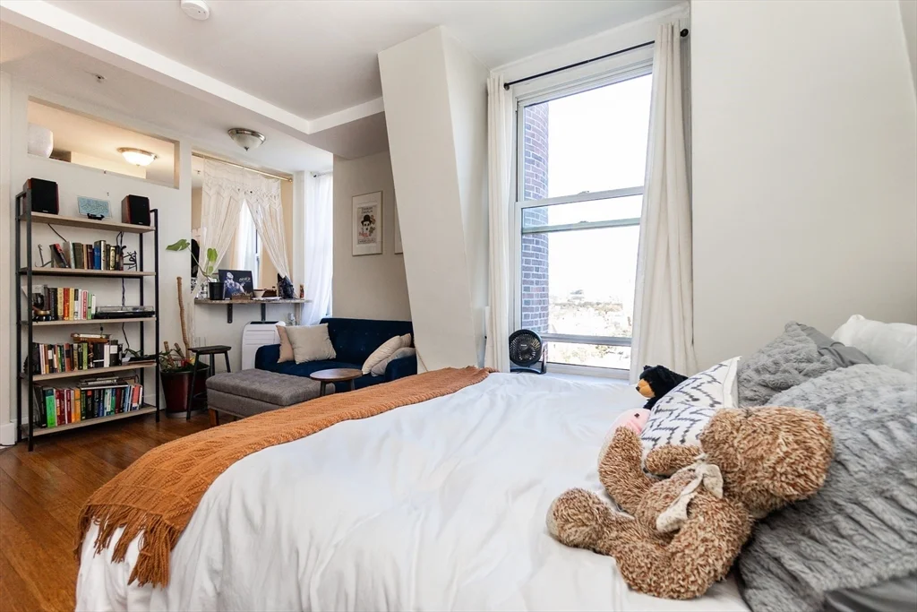 Studio bed, 1 bath apartment for rent at 483 Beacon St Unit PH6, Back Bay — photo 7 of 17
